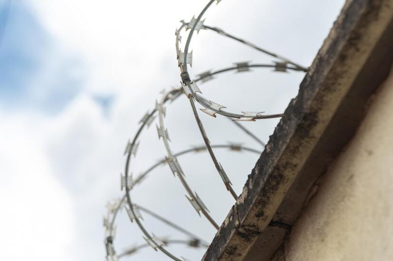 Cerca de segurança para muro: como escolher a melhor opção para proteger sua propriedade